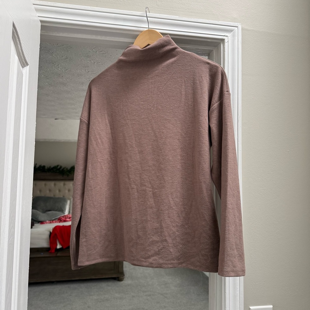 NWOT | Brown Long Sleeve mock neck size med